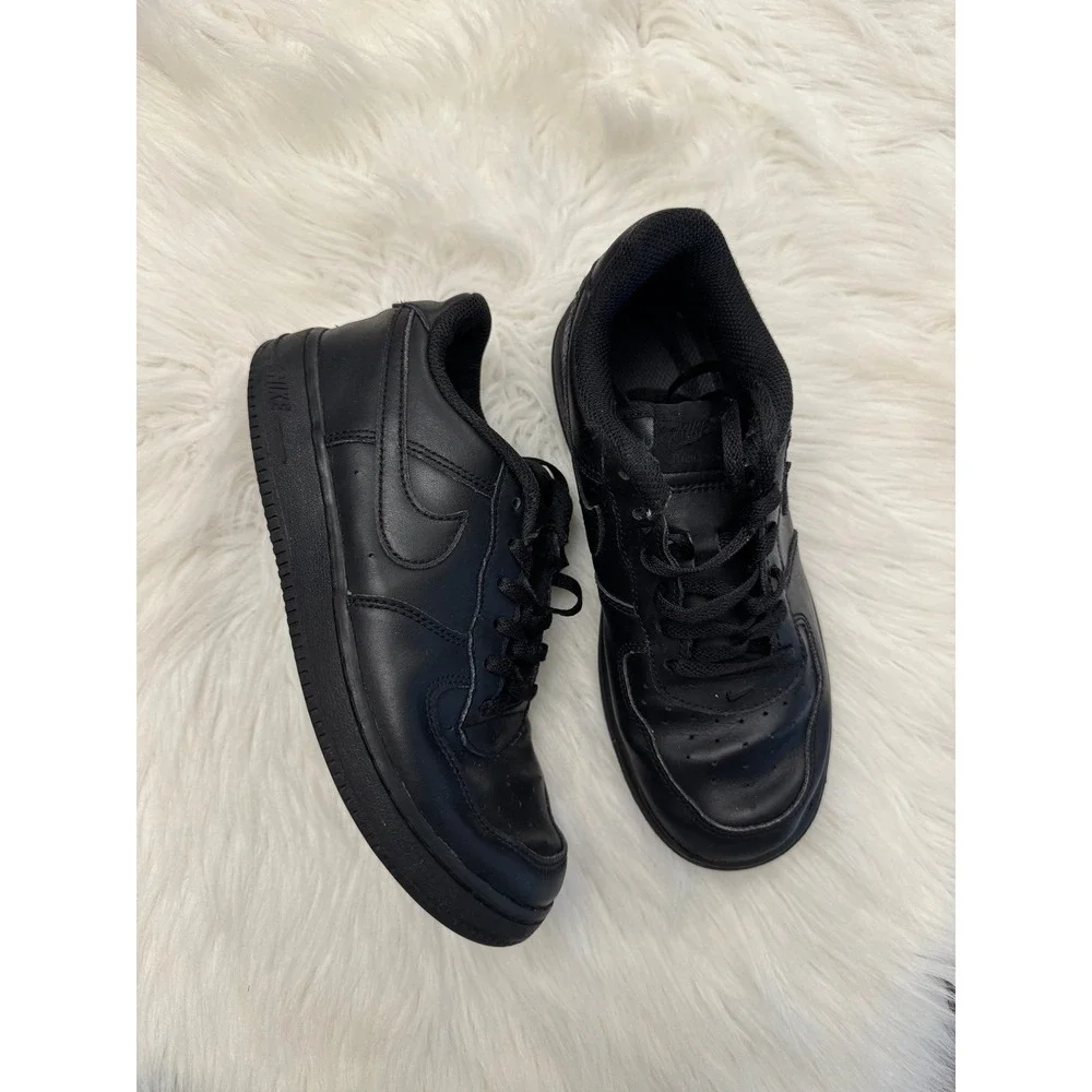 Black Nike sneakers size 3Y
